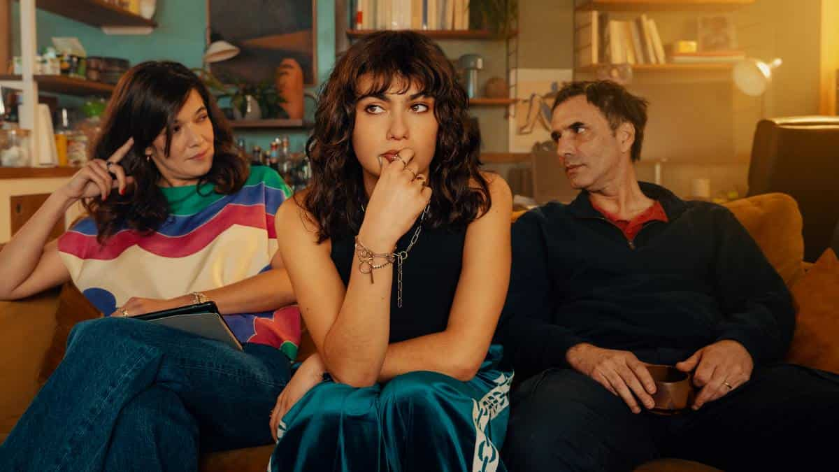 The 7 Lives Of Lea Review French Netflix Series Brings Novelty To Body