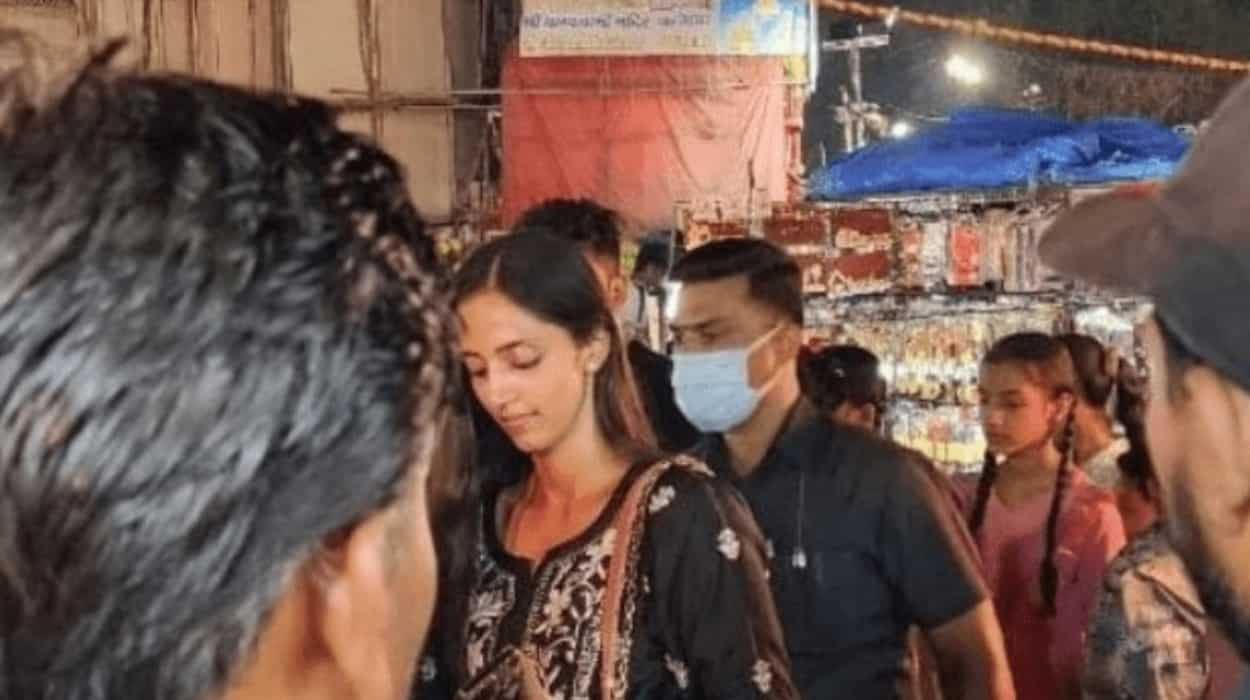 Rrr Star Jr Ntr S Wife Lakshmi Pranathi Snapped Street Shopping In