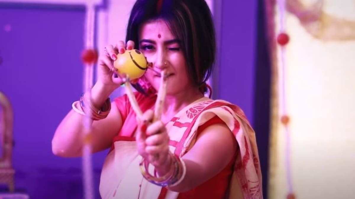 Hoichoi's Mouchaak announced: Monami Ghosh turns Mou Bodi