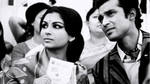 Sharmila Tagore and Barun Chanda in a still from Seemabaddha