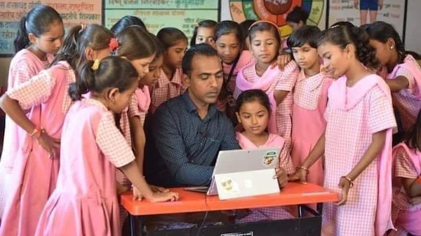 Ranjit Singh with his students