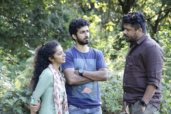 Darshana Rajendran with Roshan Mathew and Aashiq Abu on the sets of Aanum Pennum