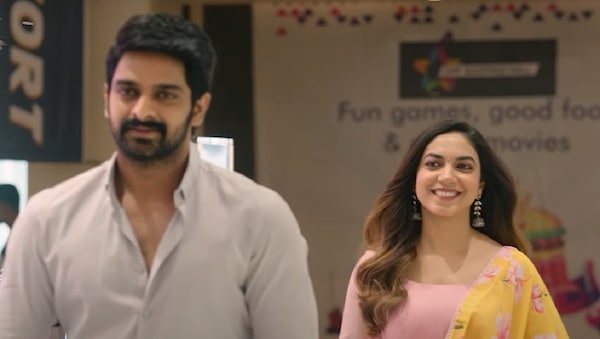 Manasulone Nilichipoke from Varudu Kaavalenu is a soothing, memorable number