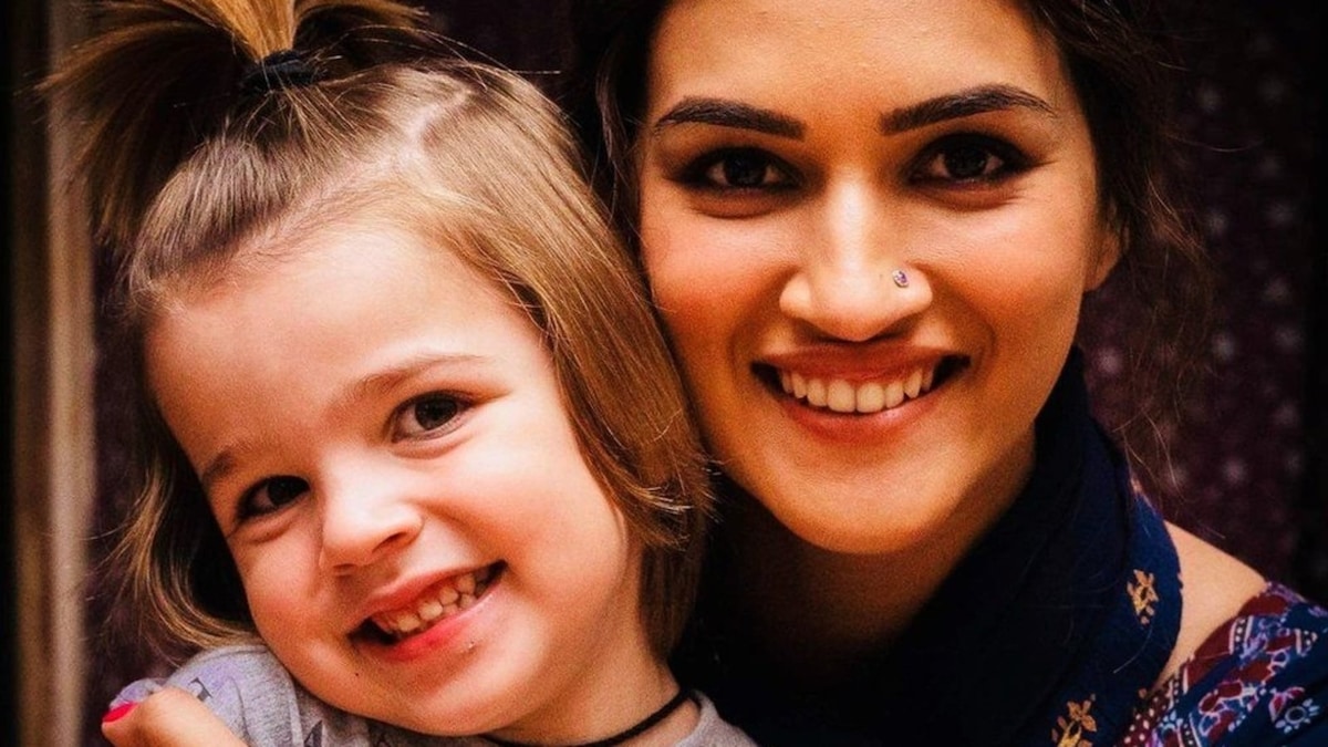 Mimi- Shooting With Kids: Latest video glimpses on Kriti's chemistry with child co-actor Jacob Smith