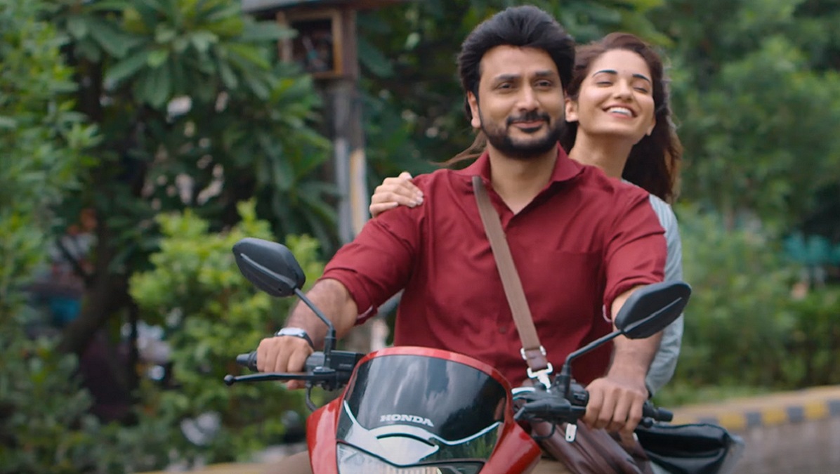 Naa Girlfrienduu from Nootokka Jillala Andagaadu - A story of baldness, a guy's wig and his new girlfriend