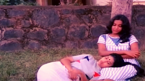 Karthika and Shari in Deshadanakili Karayarilla