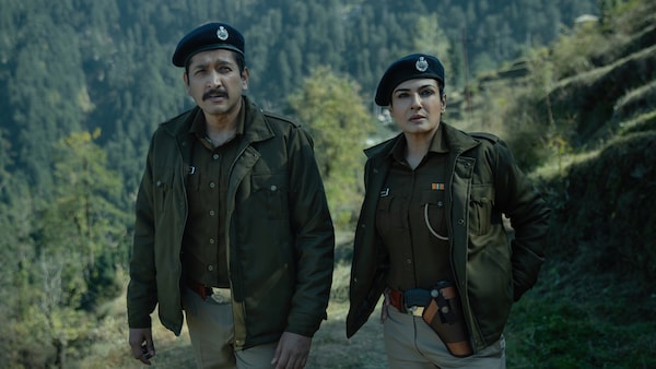 Aranyak review: Raveena Tandon-Parambrata Chatterjee's whodunnit series will keep you on the edge of the seat