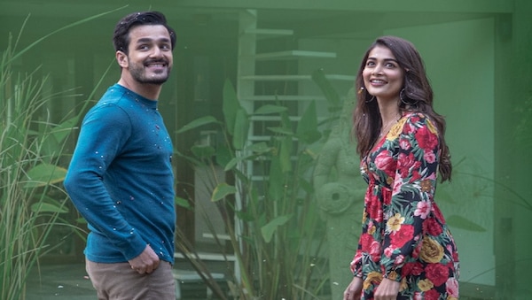 Ram Charan congratulates Akhil Akkineni, Pooja Hegde, Bommarillu Baskar for the success of Most Eligible Bachelor