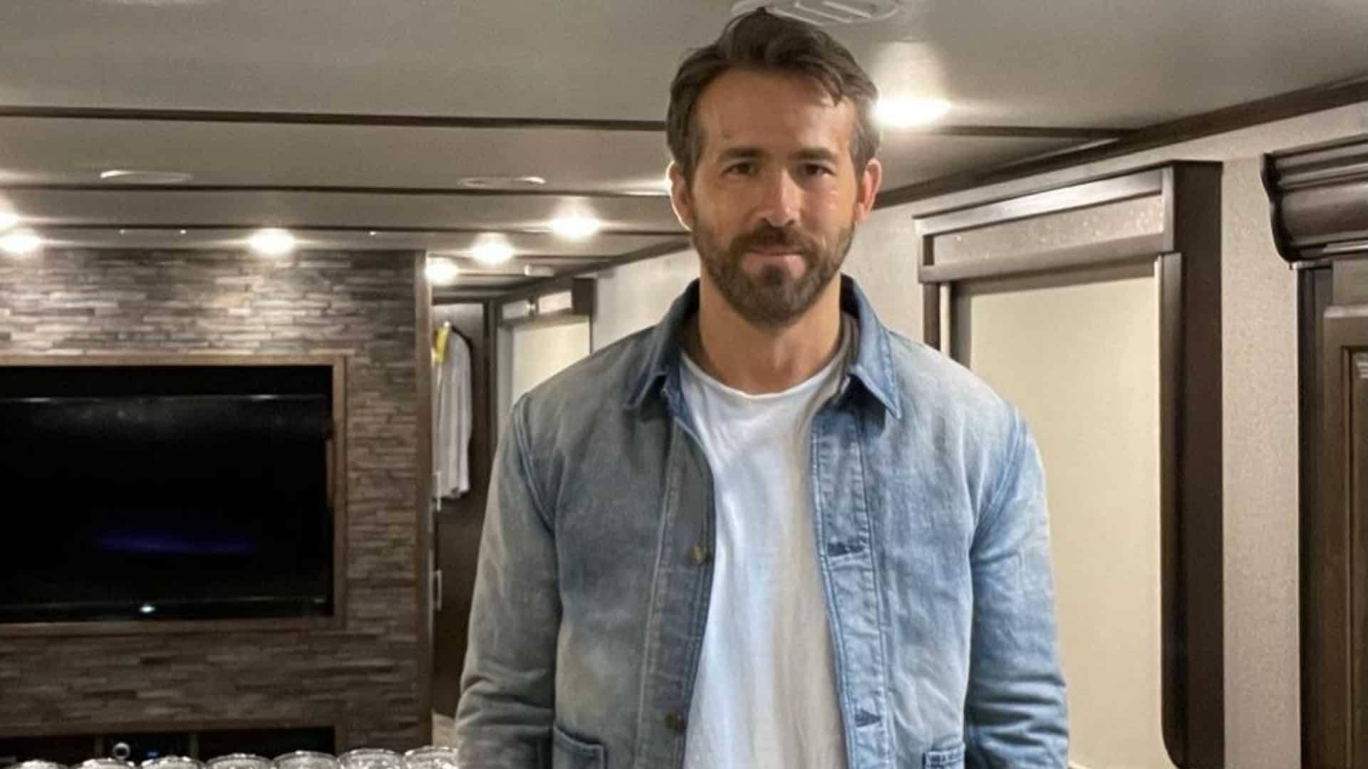 Ryan Reynolds Clarifies He's 'Not Even Remotely Serious' About James Bond  Role