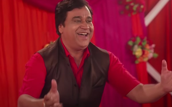 Aap Ke Aa Jane Se Contextualises A Viral Moment Against The Mundanity Of Life