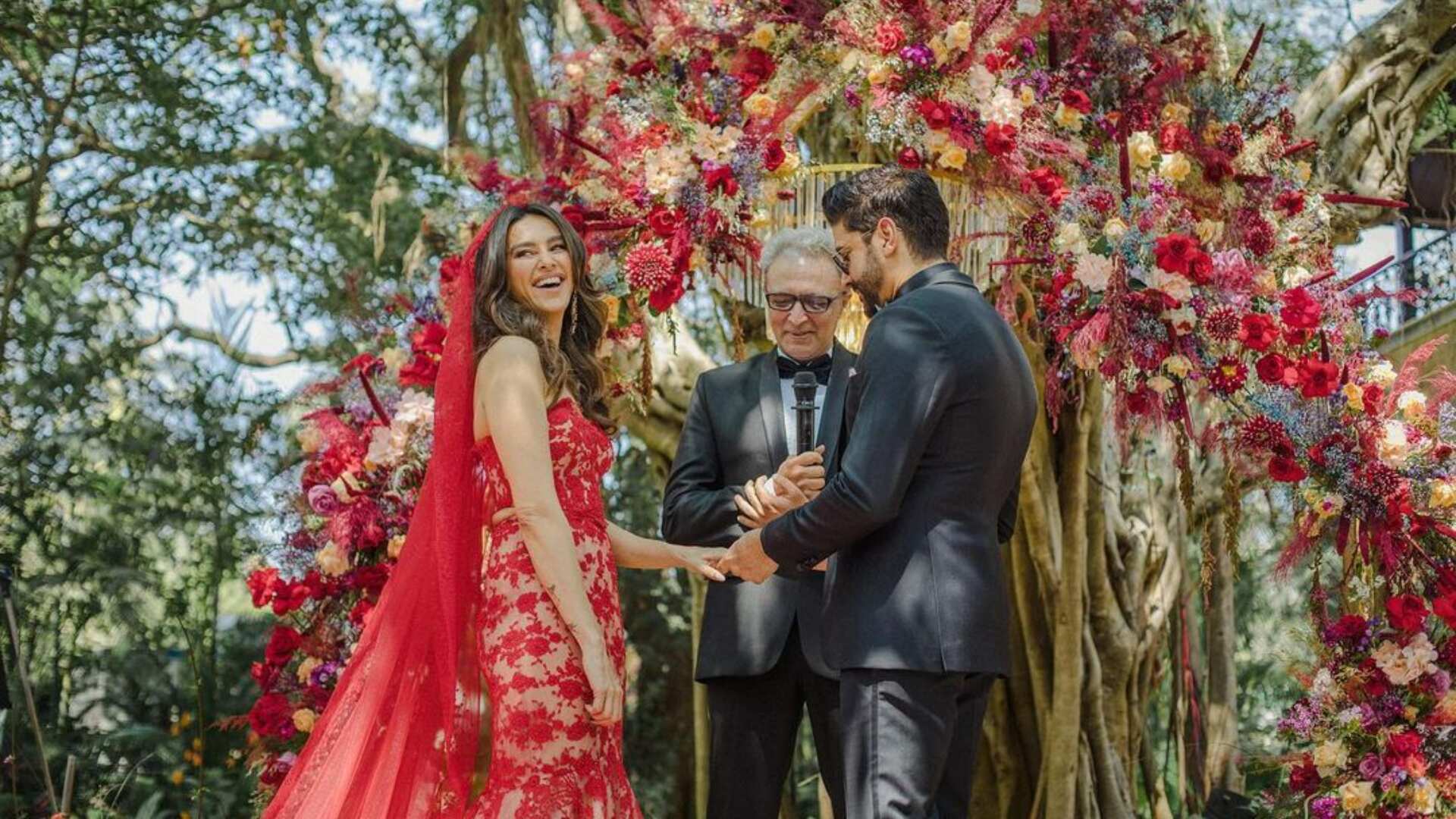 Here's who clicked Farhan Akhtar and Shibani Dandekar's wedding photos