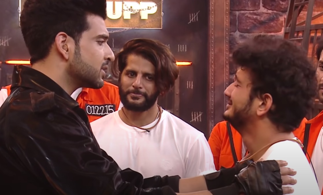 Lock Upp: Munawar Faruqui remembers his parents and cries; Karan Kundrra consoles him, calls him a 'sweetheart'