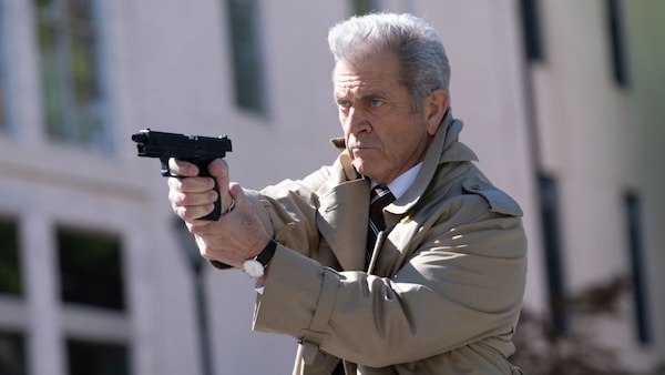 Agent Game Review: This Mel Gibson starrer is boring and forgettable
