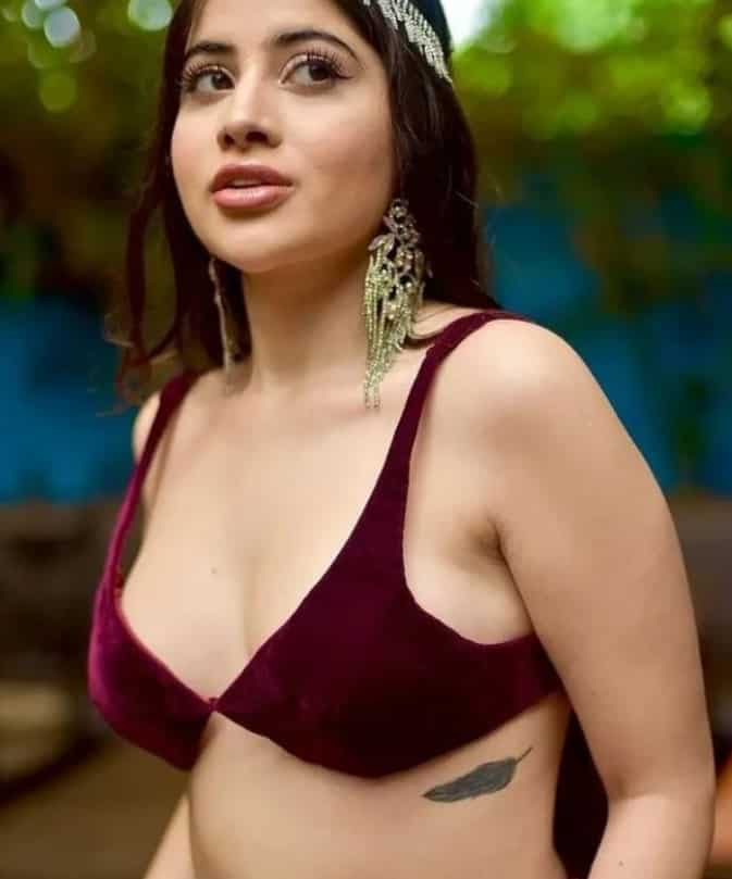 The diva flaunts her sexy feather tattoo in a sultry maroon top with ethnic jewelleries.