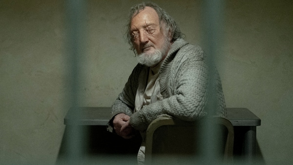 Victor Creel is played by Robert Englund.