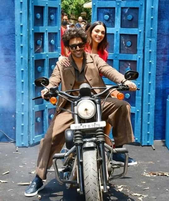To launch their trailer, the lead pair reached the venue on a bike.