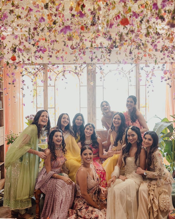 One with the girl gang! Alia posed with her sister and her close friends including Akansha Ranjan and Anushka Ranjan.