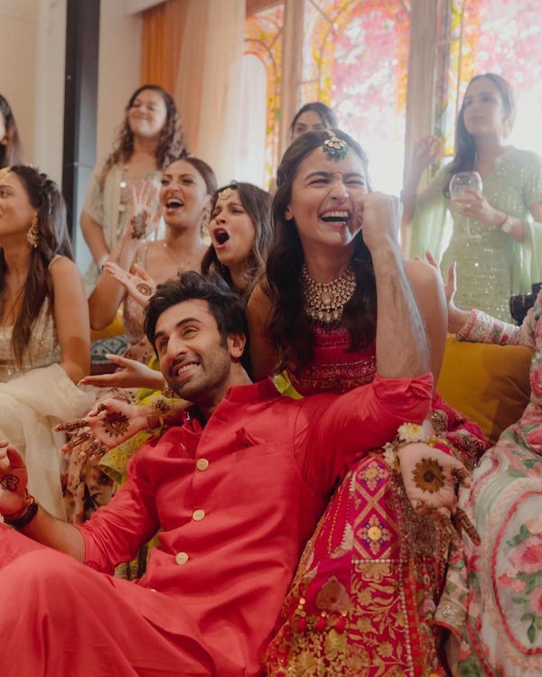 Like a new trendsetter, Alia went with a small Mehendi design on her hands, while Ranbir wrote his wife's name on his palm. Both can be seen sitting together and enjoying the ceremony.