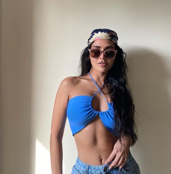 This beach look by Esha redefined beach wear. As the Bollywood diva wore a blue cross bra with denim shorts and a flowery headscarf.