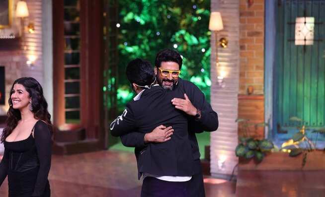 Kapil Sharma welcomed the actors with warm hugs.