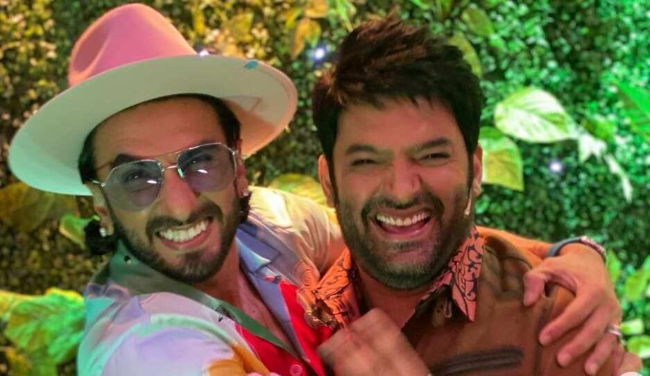 The Bollywood hunk clicked multiple pictures with Kapil behind the scenes.
