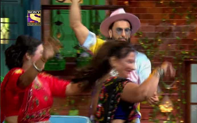 The Jayeshbhai of Jayeshbhai Jordaar also performed Garba on the stage of The Kapil Sharma Show with his female fans.