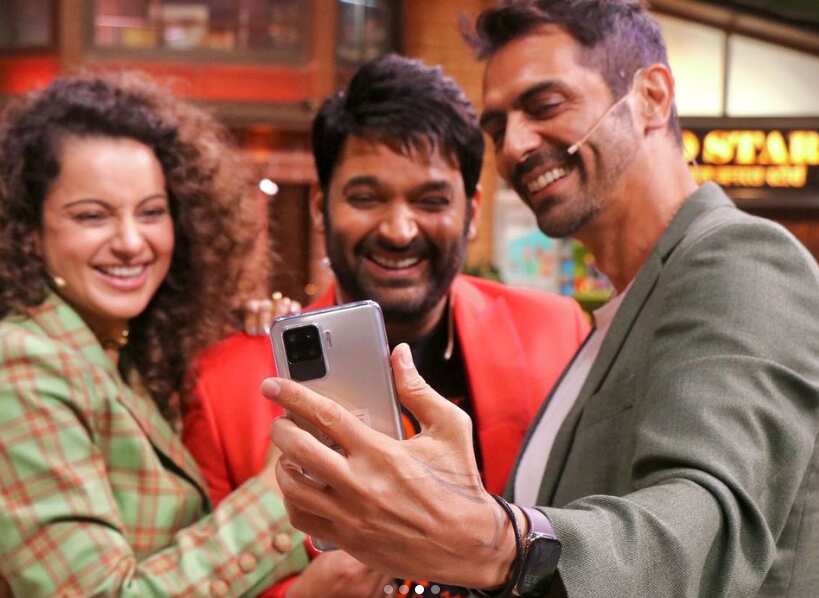 The host took multiple selfies with Kangana and Arjun to make the episode memorable. 