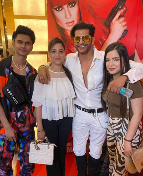 Karanvir Bohra posed with Azma Fallah