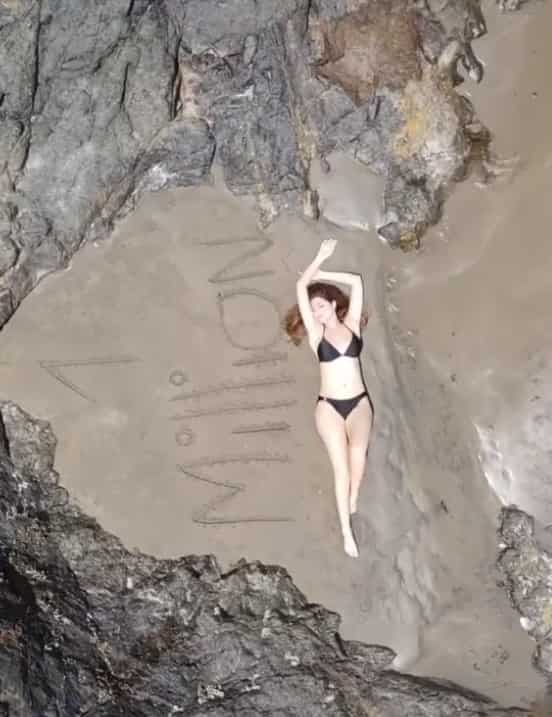 The diva celebrated 1 million followers on Instagram cladding her black bikini.