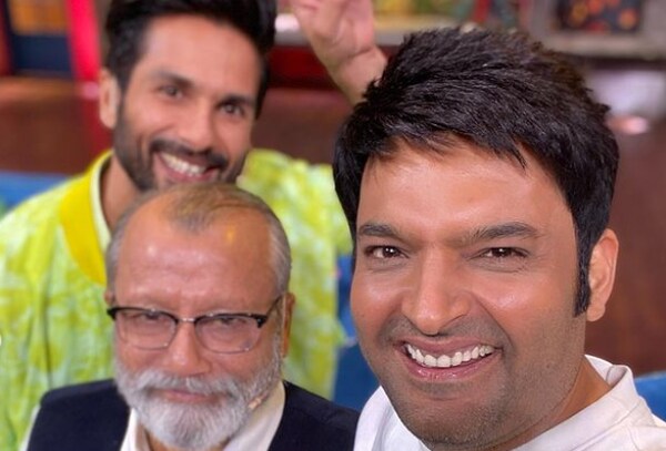 The Indian comedian takes a selfie with the father-son duo (Shahid Kapoor and Pankaj Kapur).