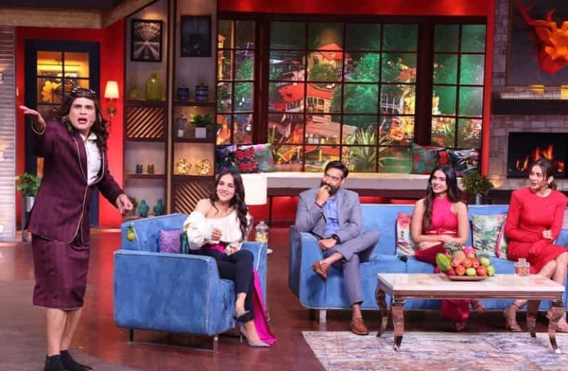 Krushna Abhishek comes dressed as an air hostess and cracks all the actors with his jokes.