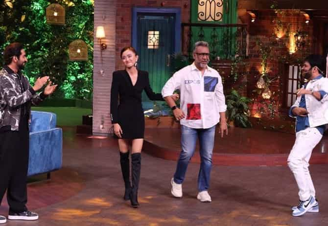 Kapil welcomed the cast and crew of Anek and performed a little dance for them.