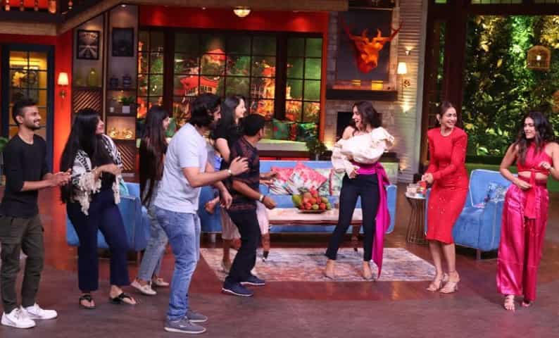 Rakul Preet, Aakanksha and Angira also tap their feet with a few fans on the stage of The Kapil Sharma Show.