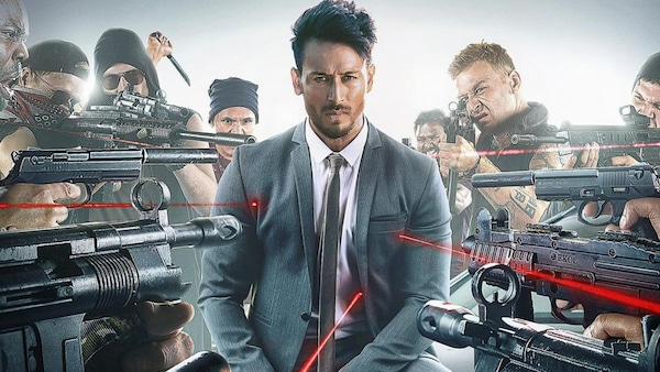 Heropanti 2: Tiger Shroff meets “Choti Bacchi Ho kya” mimicry artist and engages in fun conversation, Watch!