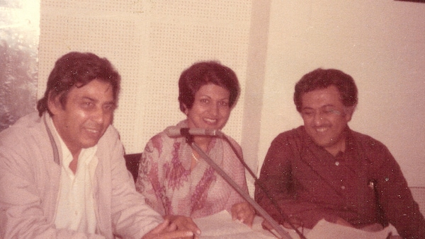 Ameen Sayani with IS Johar and Ashima Singh in the studio.