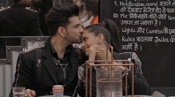 Tejasswi Prakash shares a video kissing Karan Kundrra on the lips, declares how happy she is with him