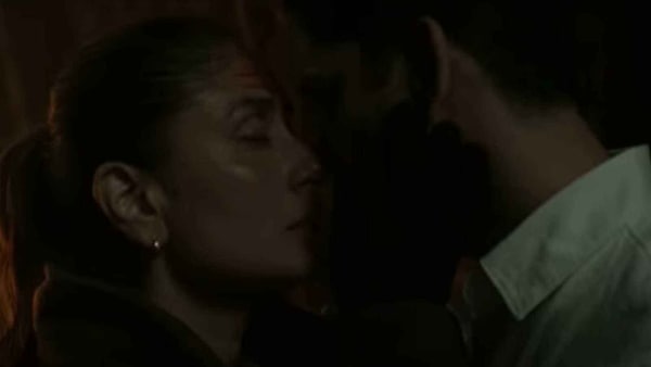 Vijay Varma ‘was sweating’ while romancing Kareena Kapoor Khan in Jaane Jaan