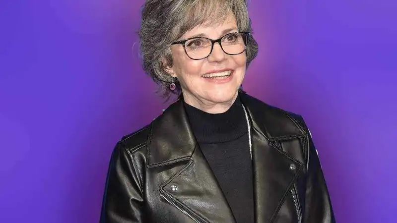 <p>Sally Field</p>