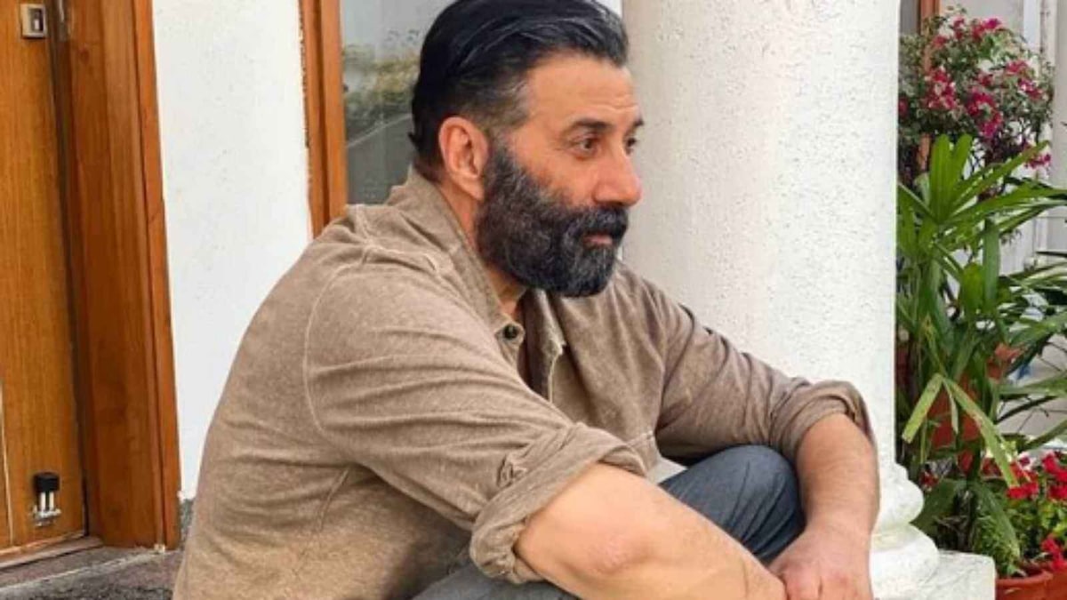 Will Sunny Deol beat Shah Rukh Khan? Gadar 2 becomes third highest grossing Indian film, in close competition with Pathaan