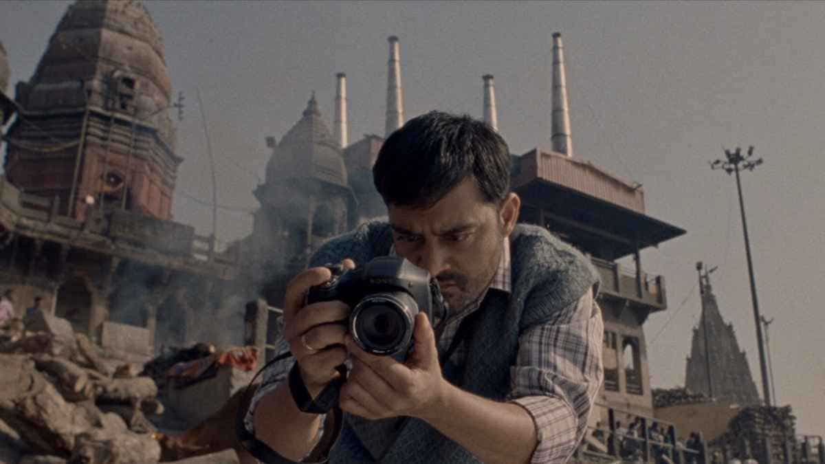 https://www.mobilemasala.com/movie-review/Barah-By-Barah-Review-Gaurav-Madan-offers-a-gentle-plaintive-snapshot-of-a-city-in-churn-i267602