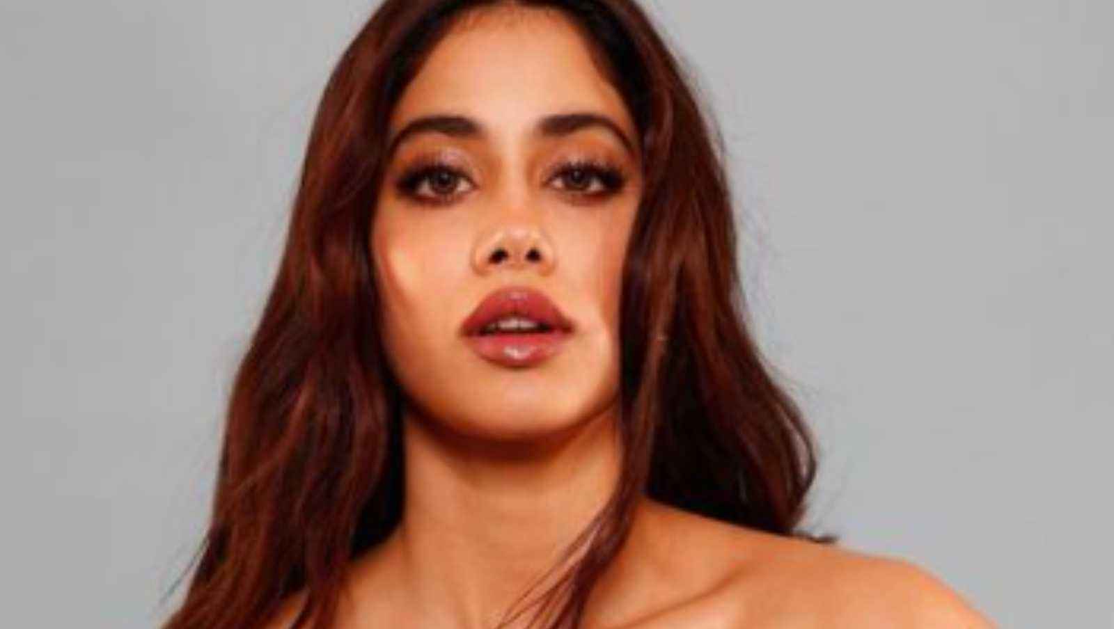 https://www.mobilemasala.com/film-gossip/Bigg-Boss-OTT-3-Weekend-Ka-Vaar---Janhvi-Kapoor-claims-Sanjay-Kapoor-roasts-everyone-in-family-Watch-her-moments-with-chachu-Anil-Kapoor-i284715