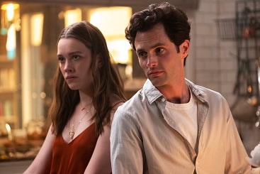 Penn Badgley and Victoria Pedretti from You S2