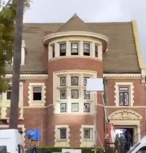 AHS season 10 being shot at the set of Murder house from season 1 (Instagram: ahs.doublefeature) 