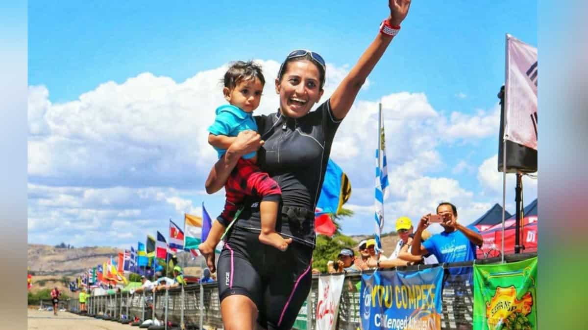 Vineeta Singh running marathon with her son