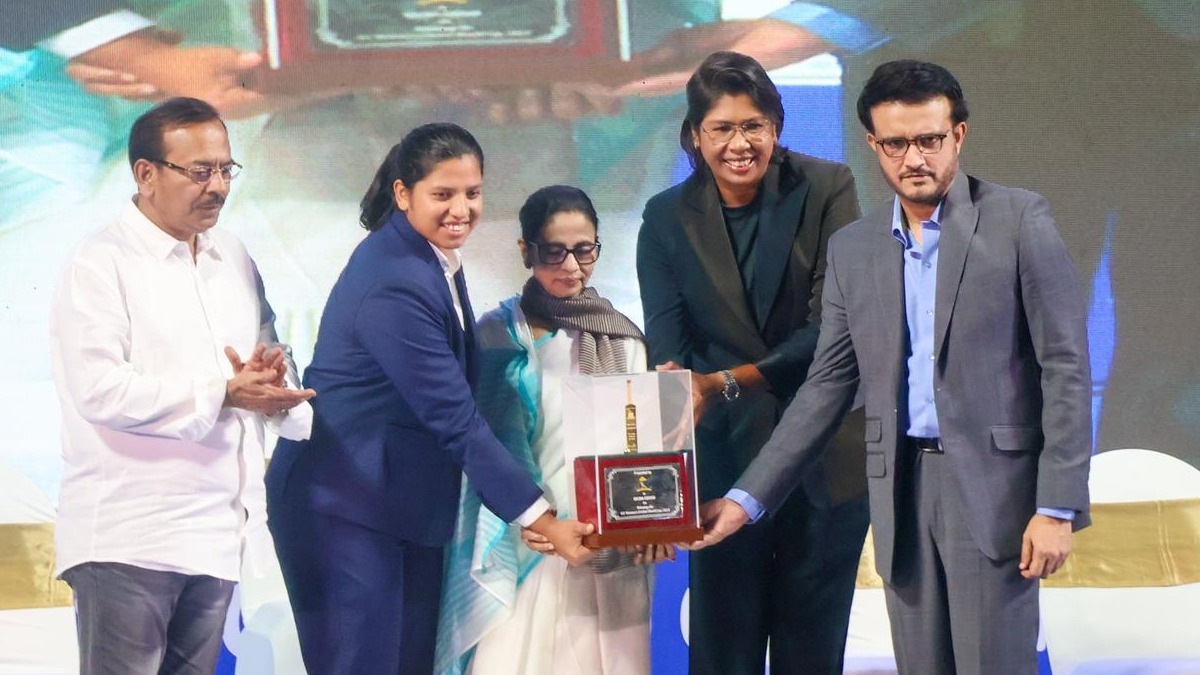 34 Lakhs INR, Golden Bat, DSP rank, and a special gift from Sourav Ganguly: Everything Richa Ghosh received from C.A.B. and West Bengal Govt.