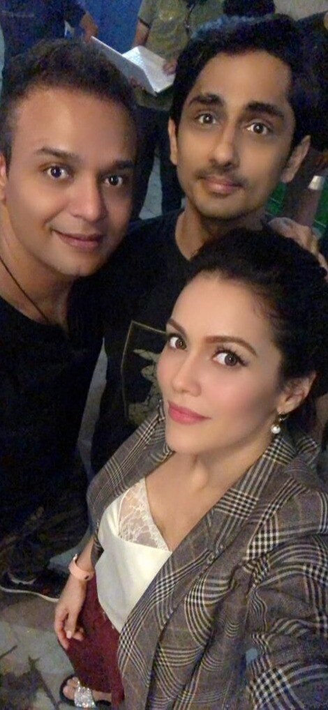 Waluscha takes a BTS selfie with Siddharth and director