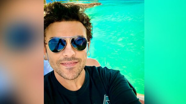 Adnan Sami cool Maldives selfie.