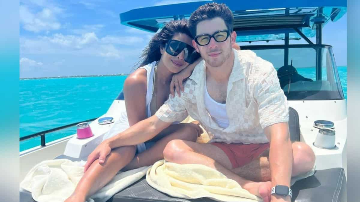 Priyanka Chopra and Nick Jonas look very cute together