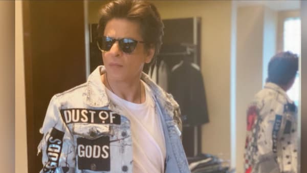 Shah Rukh Khan looks handsome in street style