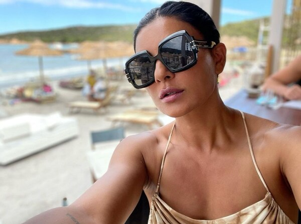 Sushmita looks stunning while on vacation